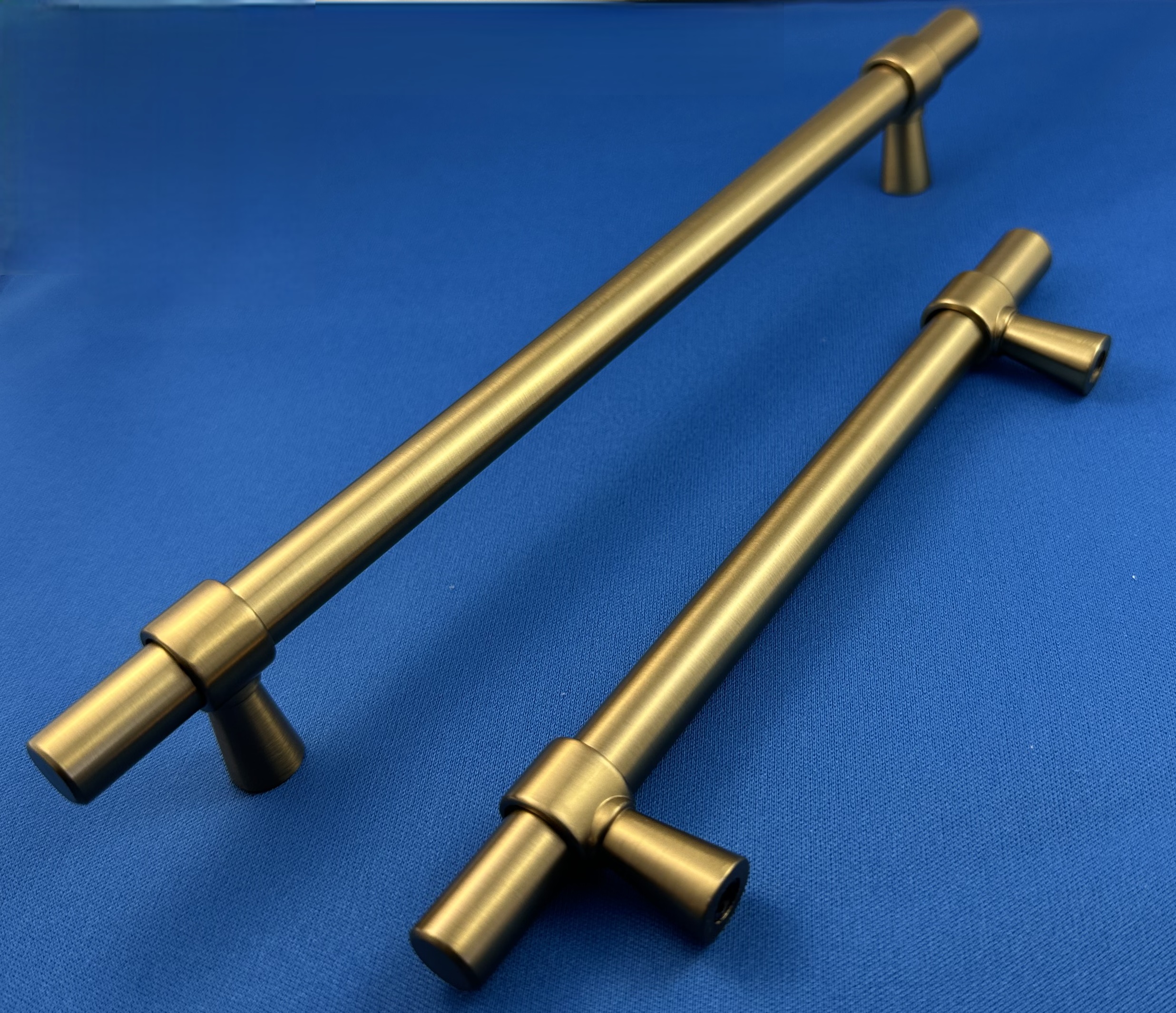 FERRIS HANDLE - BRUSHED BRASS FERRIS HANDLE - BRUSHED BRASS